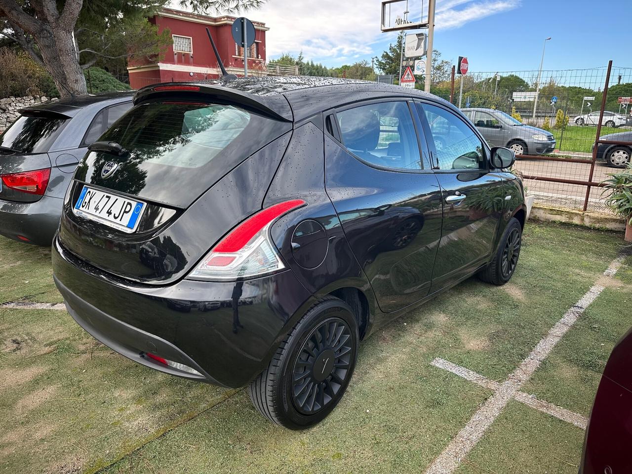 Lancia Ypsilon 1.0 FireFly 5 porte S&S Hybrid Ecochic Silver