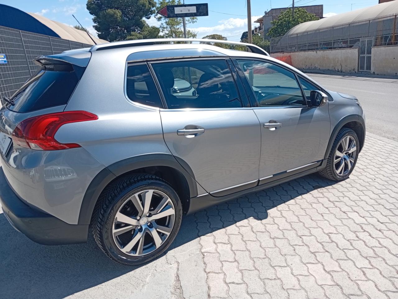 Peugeot 2008 BlueHDi 100 S&S Allure