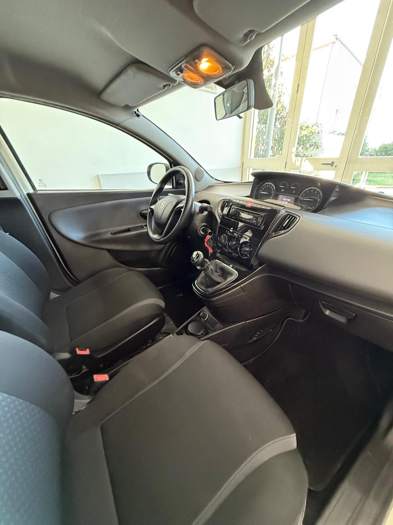 Lancia Ypsilon 1.2 69 CV 5 porte GPL Ecochic GOLD