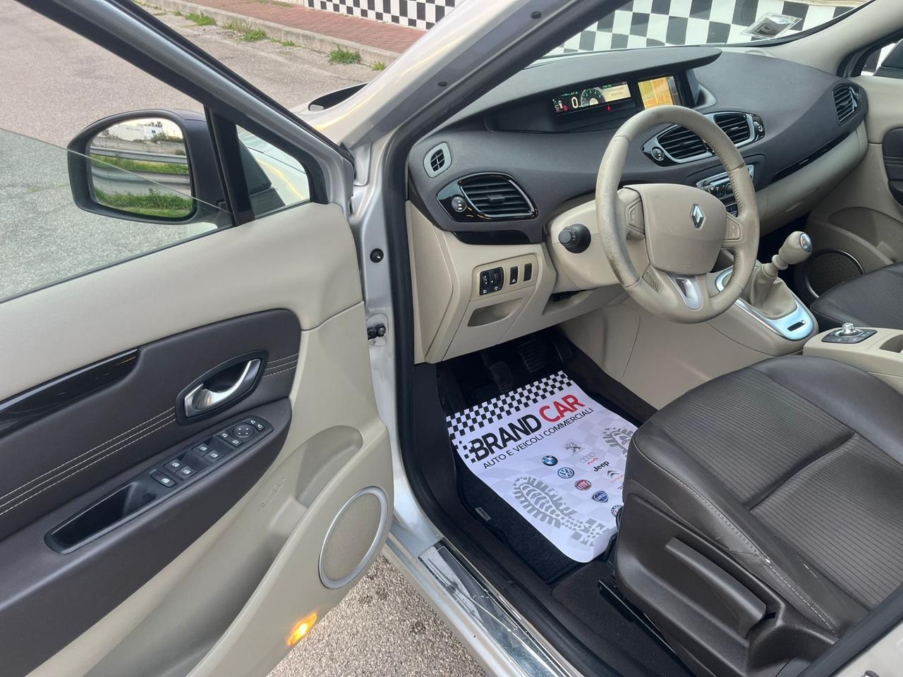 Renault Scenic Scénic X-Mod 1.5 dCi Luxe 2011