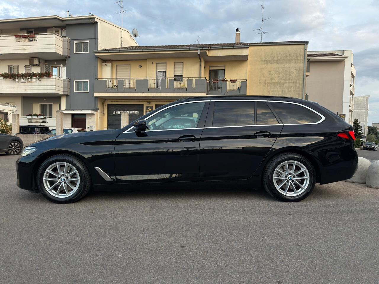 Bmw 520 520d 190 cv Touring Business automatica MHEV