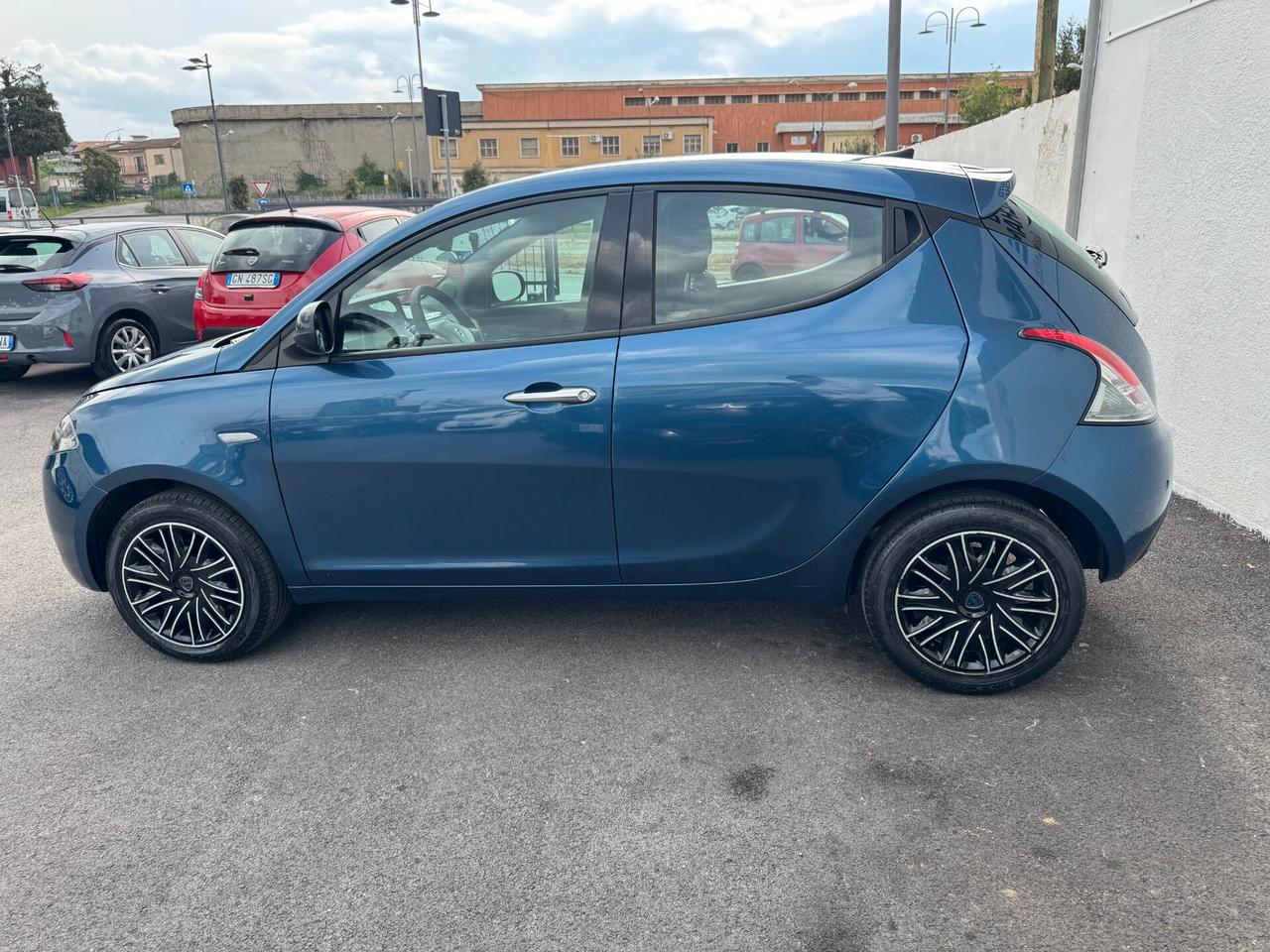Lancia Ypsilon 1.0 FireFly 5 porte S&S Hybrid Gold
