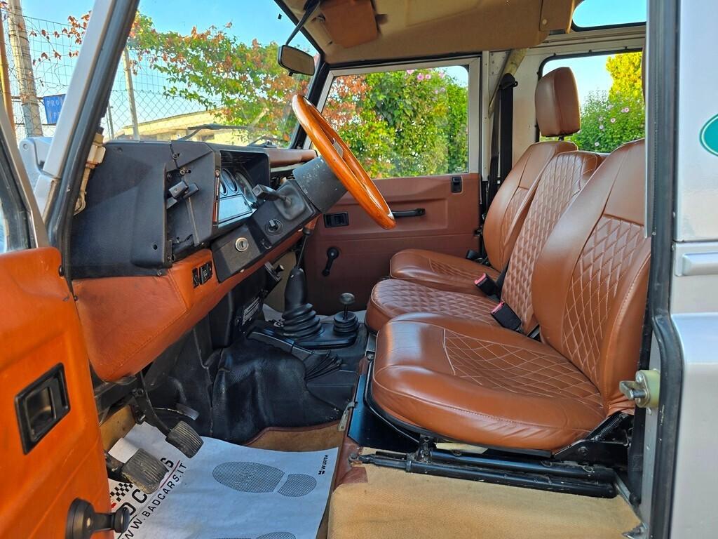 Land Rover Defender 90 TDI 200 RESTAURATA!