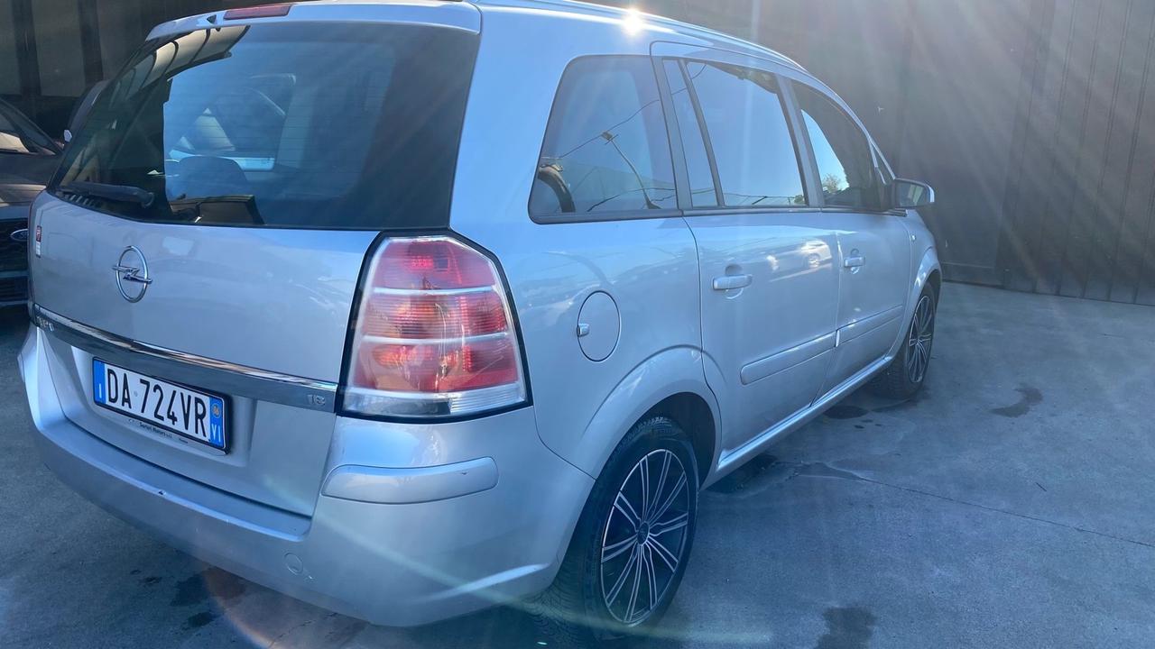 Opel Zafira 1.8 16V VVT Enjoy