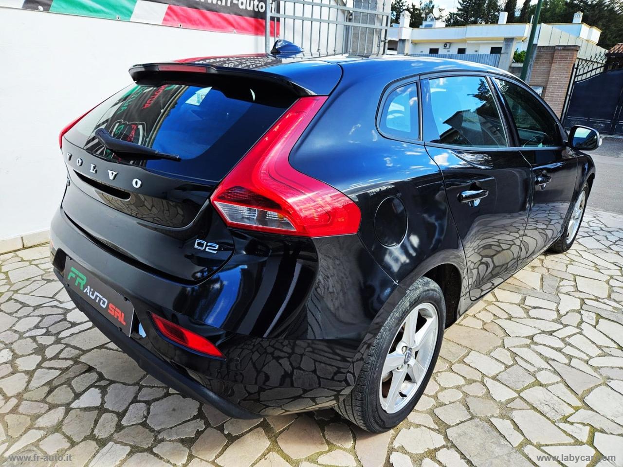 VOLVO V40 D2 R-design Momentum