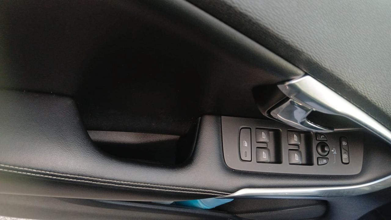Volvo V40 D2 1.6 Powershift R-design Momentum