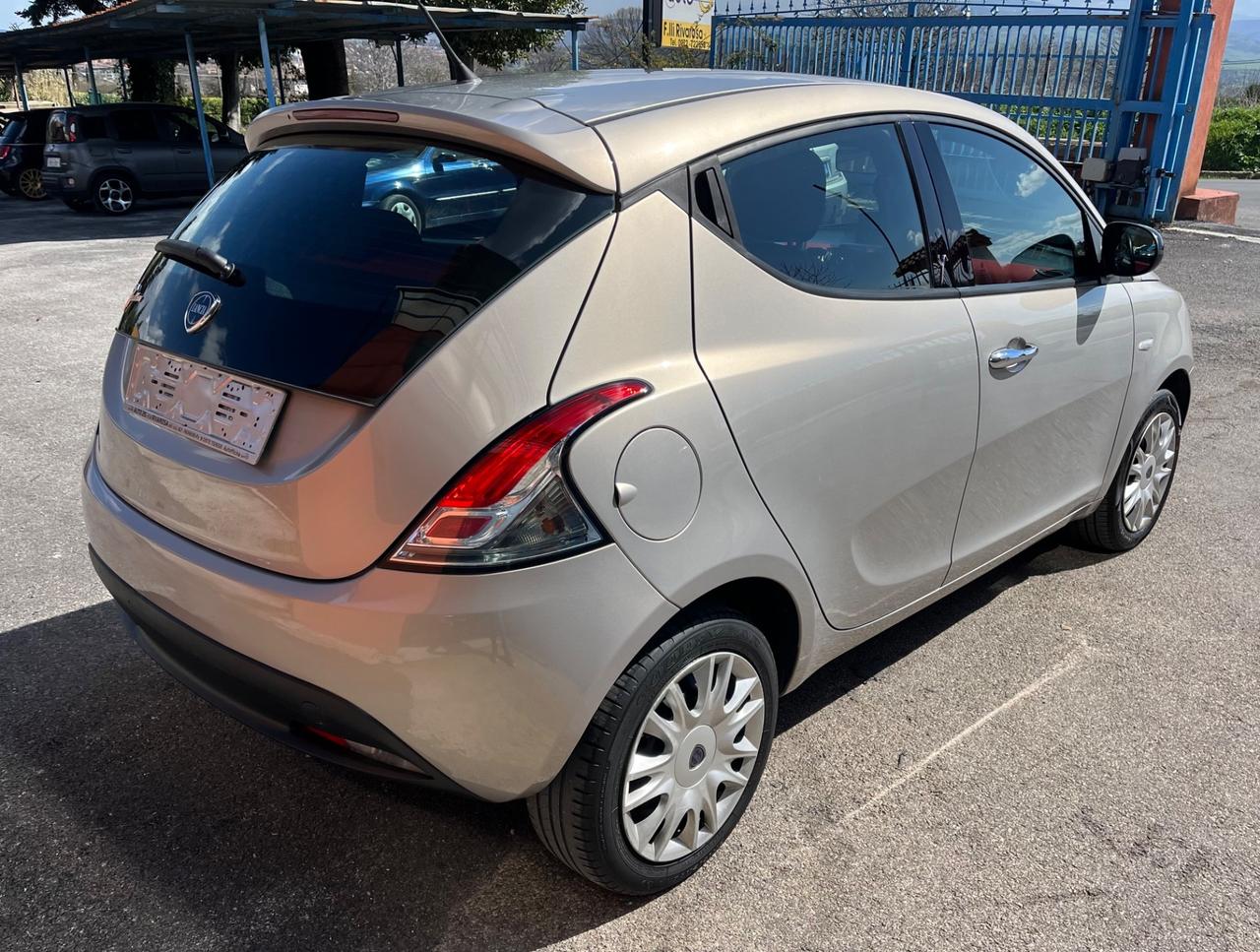 Lancia Ypsilon 1.2 69 CV Black/Red-km72000-