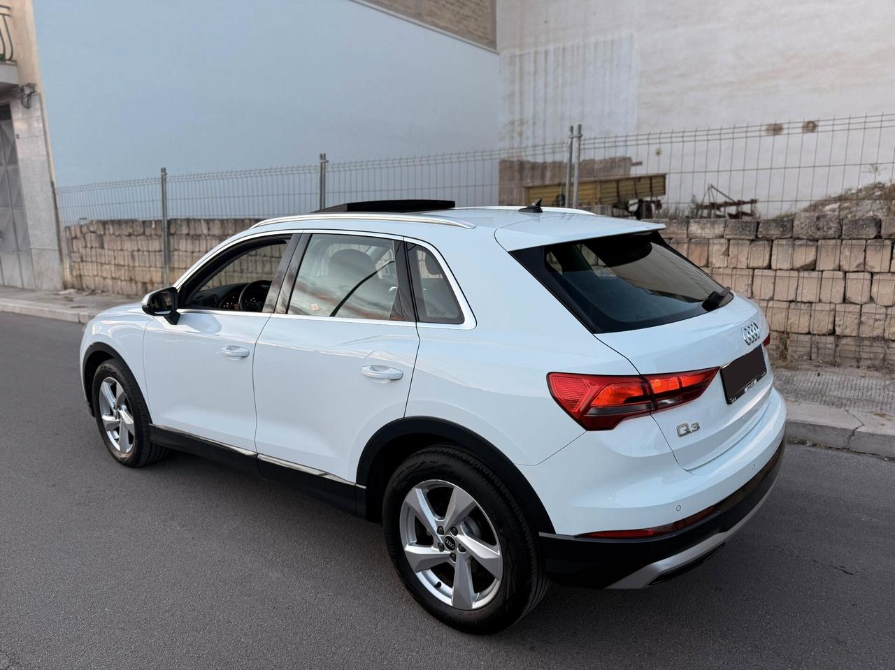 Audi Q3 35 TDI quattro S tronic/TETTO/PELLE/FULL