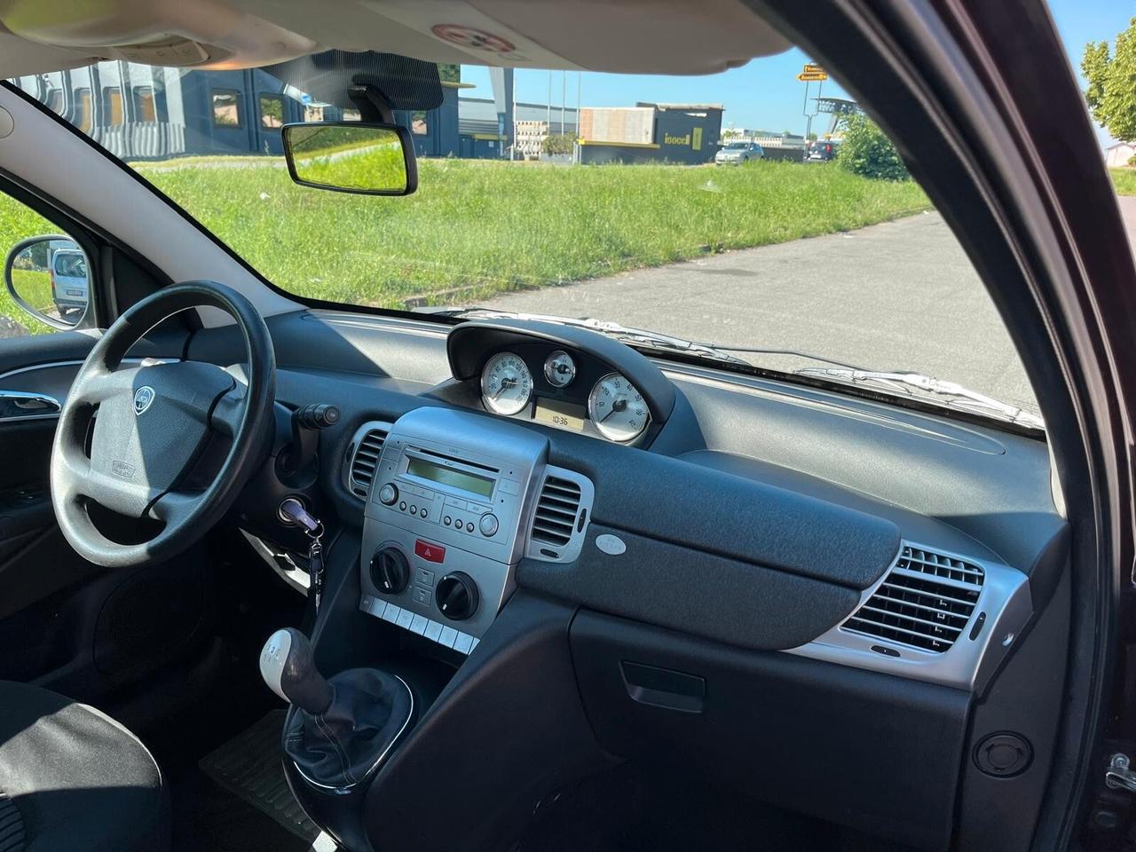 Lancia Ypsilon 1.3 MJT 75 CV Argento