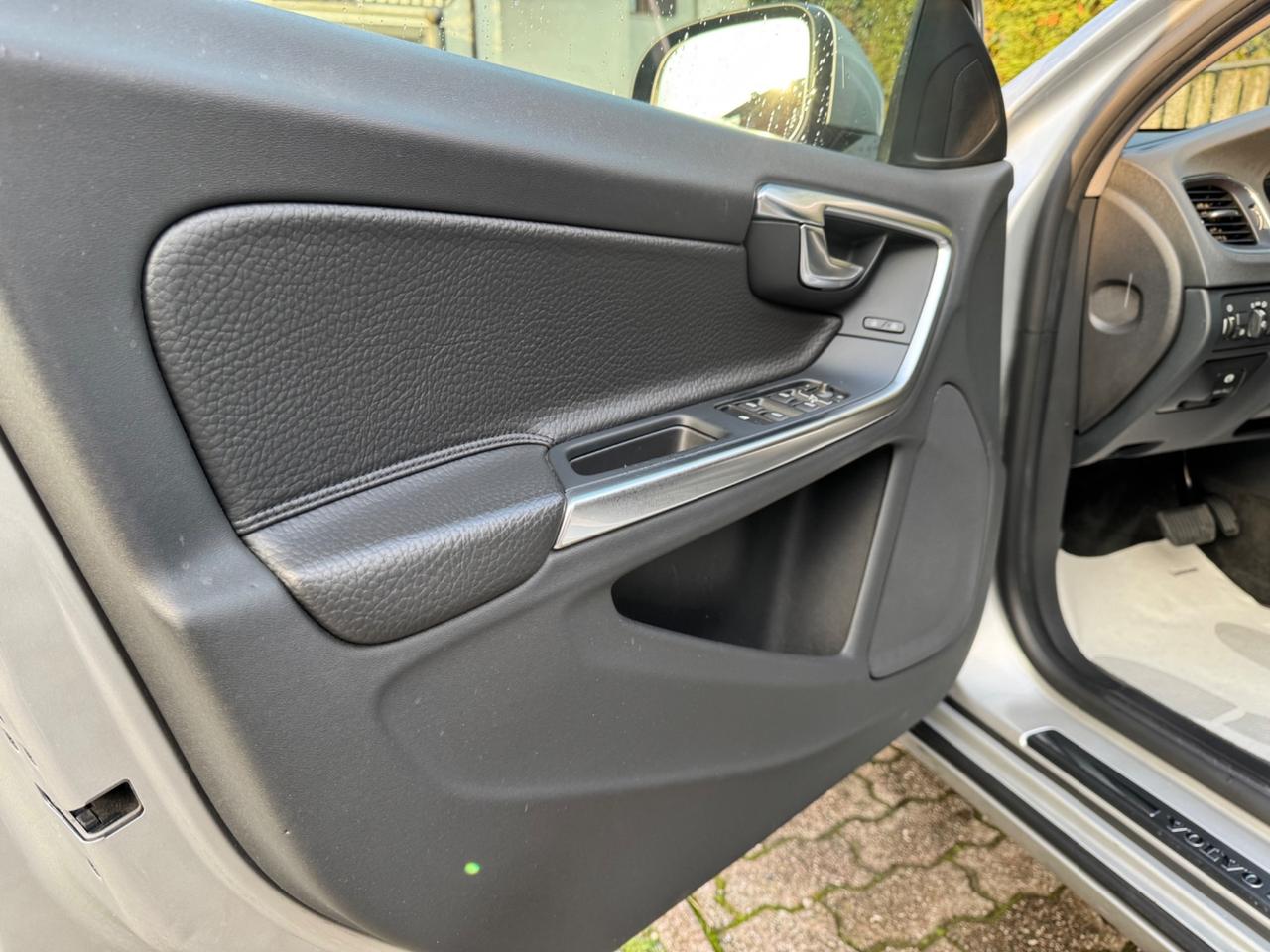 Volvo V60 D5 AWD Geartronic Summum