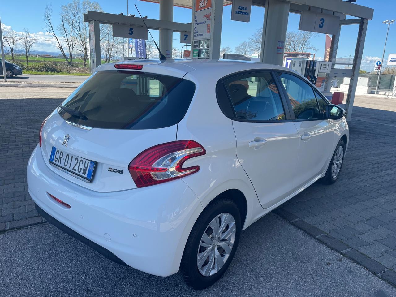 Peugeot 208 1.2 VTi 82 CV 5 porte Active km 67.000 garanzia 12 mesi