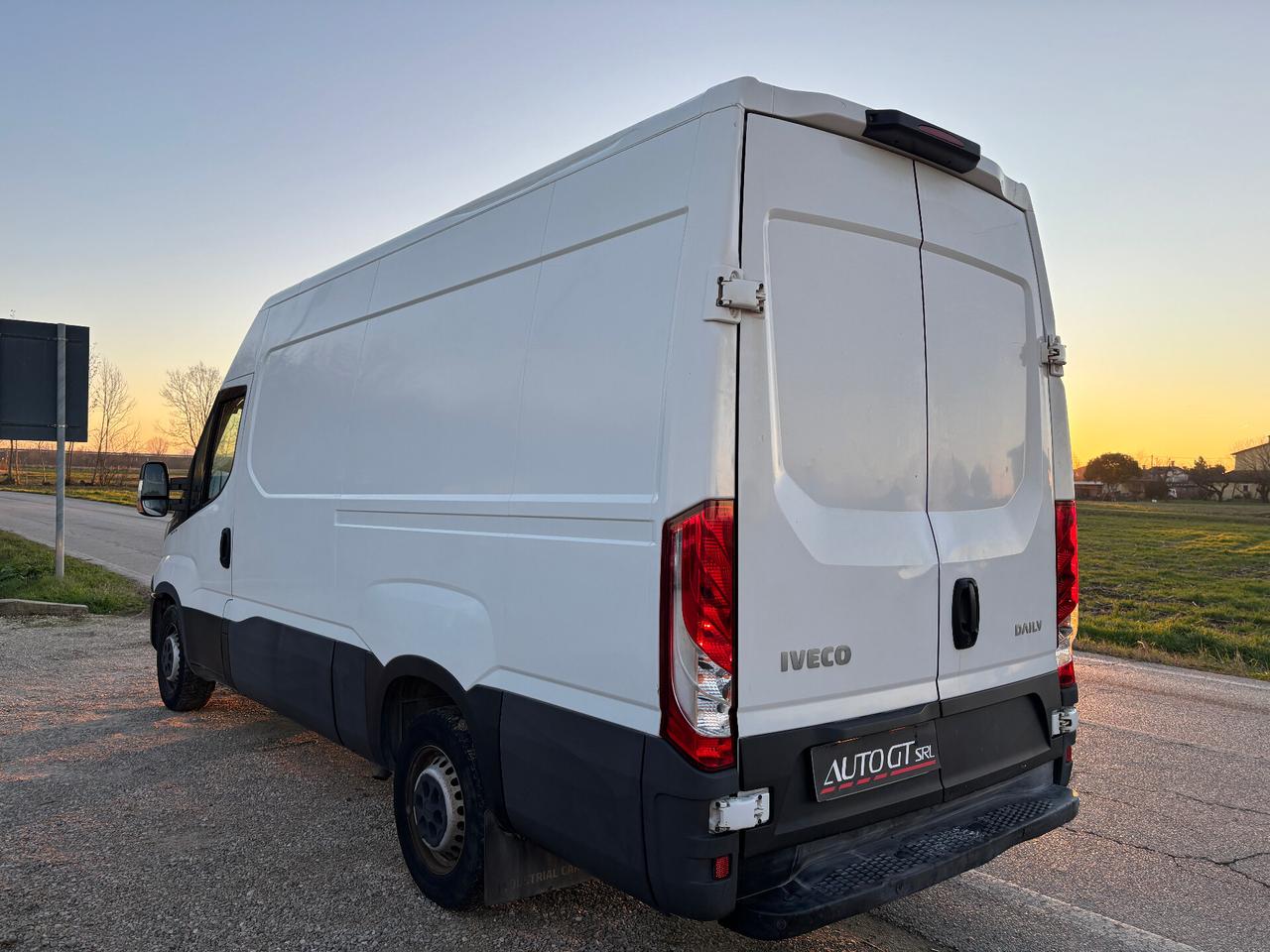 Iveco Daily 35S16 2.3 HPT PM Cabinato