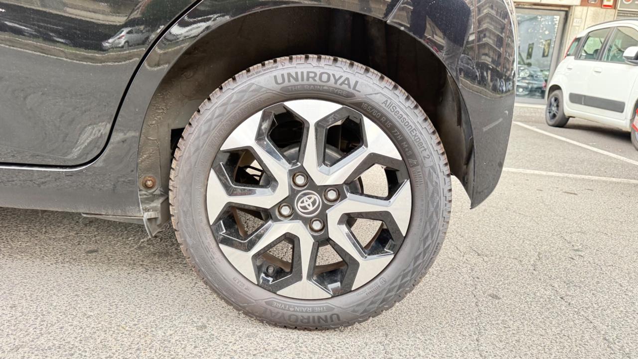 Toyota Aygo Connect 1.0 VVT-i 72 CV 5 porte x-play LED NAVI KAMERA PDC BLUETOOTH CERCHI 16