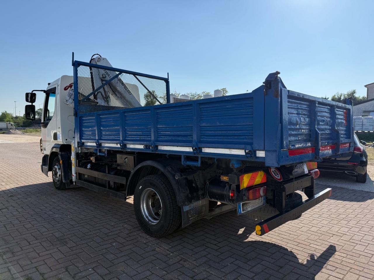 DAF LF45.220 ribaltabile con gru Bonfiglioli P7.200/2SI