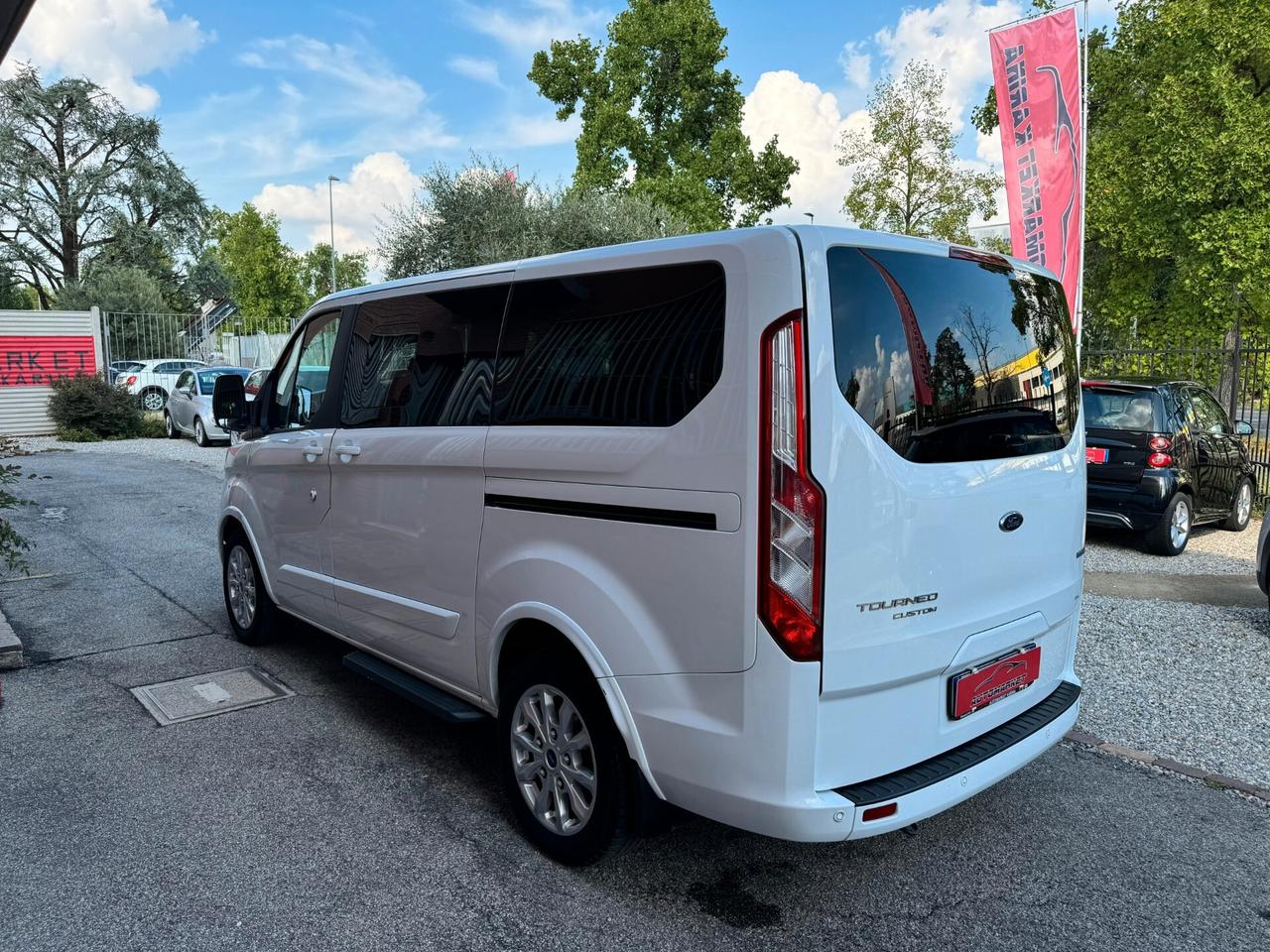 Ford Tourneo Custom 2.0 TDCI 130cv TITANIUM SEDILI GIRABILI 8 POSTI