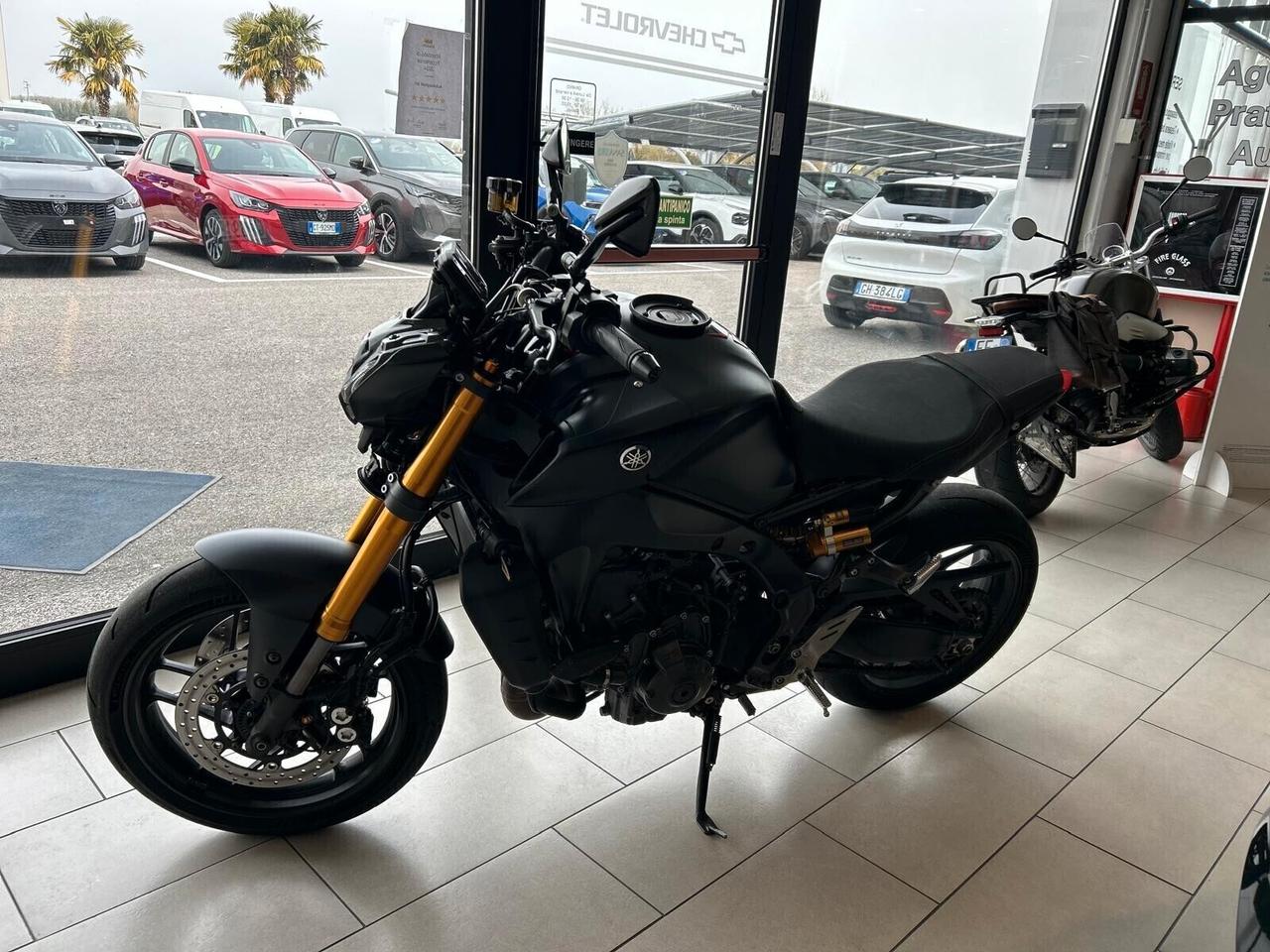 Yamaha MT-09 SP AKRAPOVIC CARBO OHLINS