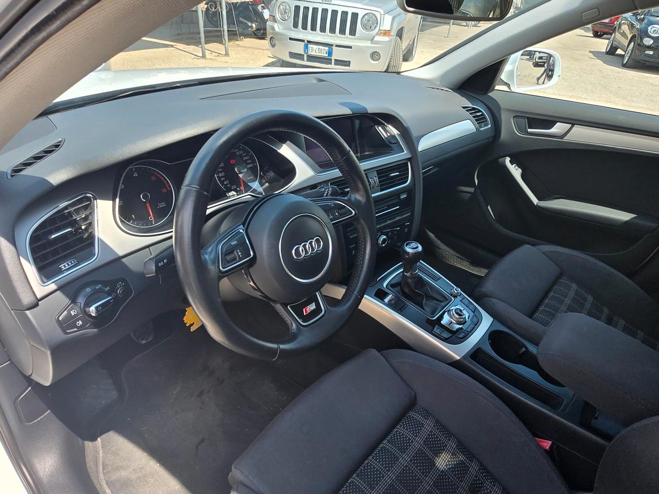 Audi A4 Avant 2.0 TDI 143CV del 2012 gancio traino omologato