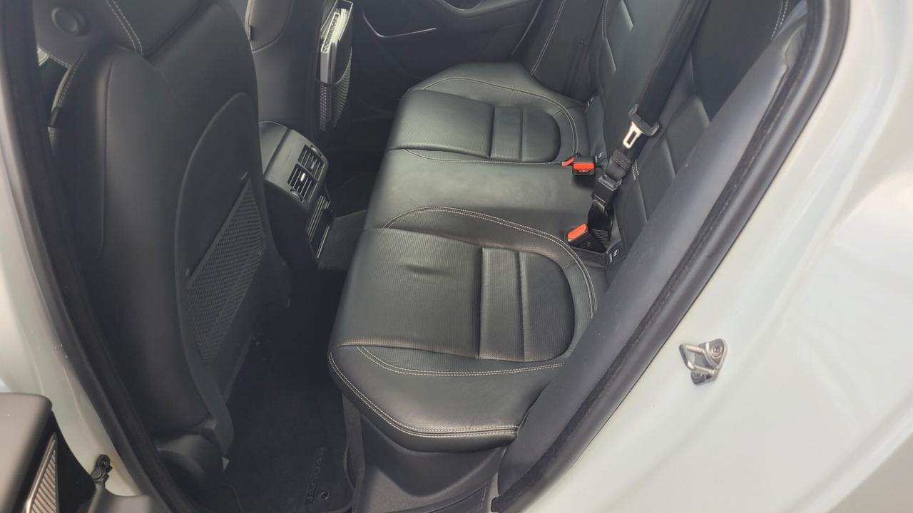 Jaguar XE 2.0 D 204 CV AWD 4X4 Dynamic Black