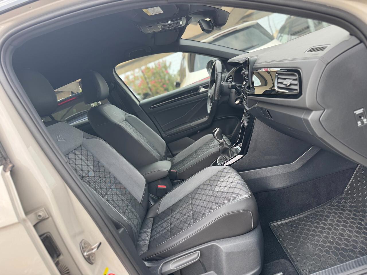 VOLKSWAGEN T-ROC 1.5TURBO BENZINA