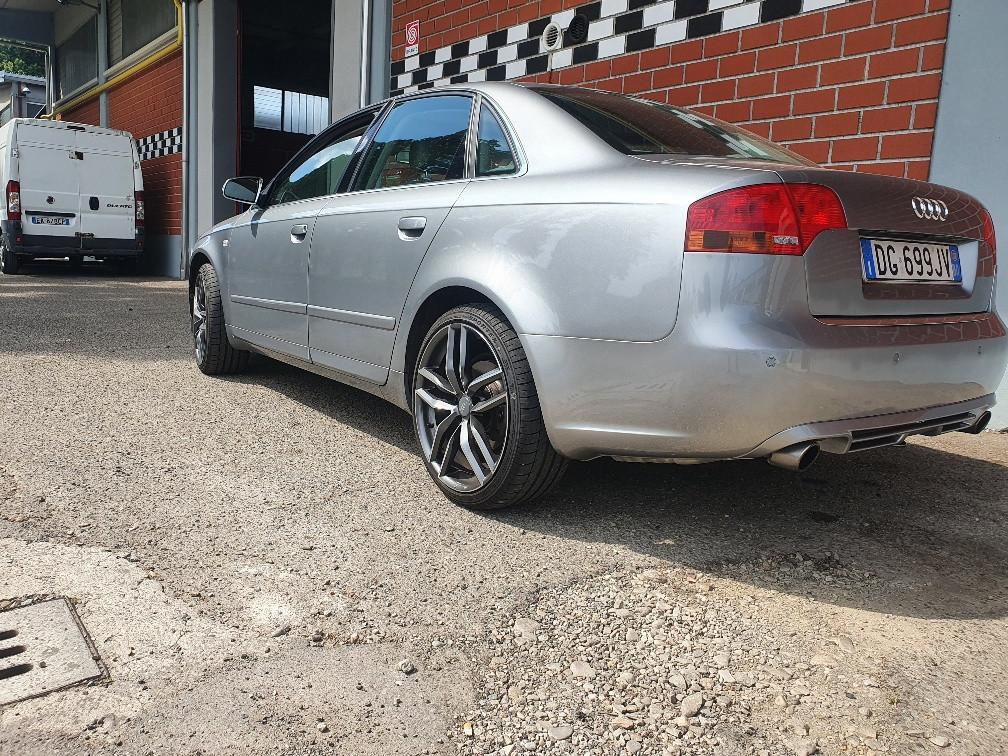 Audi A4 3.2 V6 FSI quattro