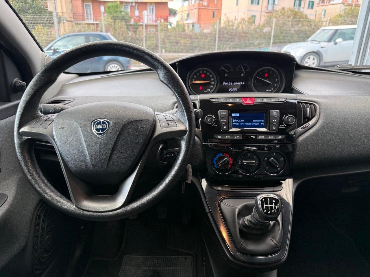 Lancia Ypsilon 1.0 FireFly 5 porte S&S Hybrid Ecochic Silver