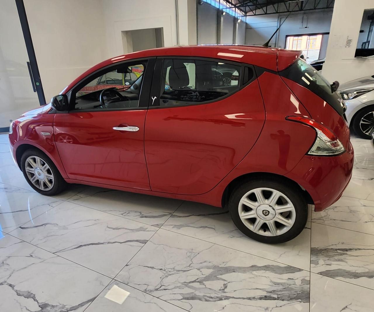 Lancia Ypsilon 1.2 69 CV 5 porte Platinum