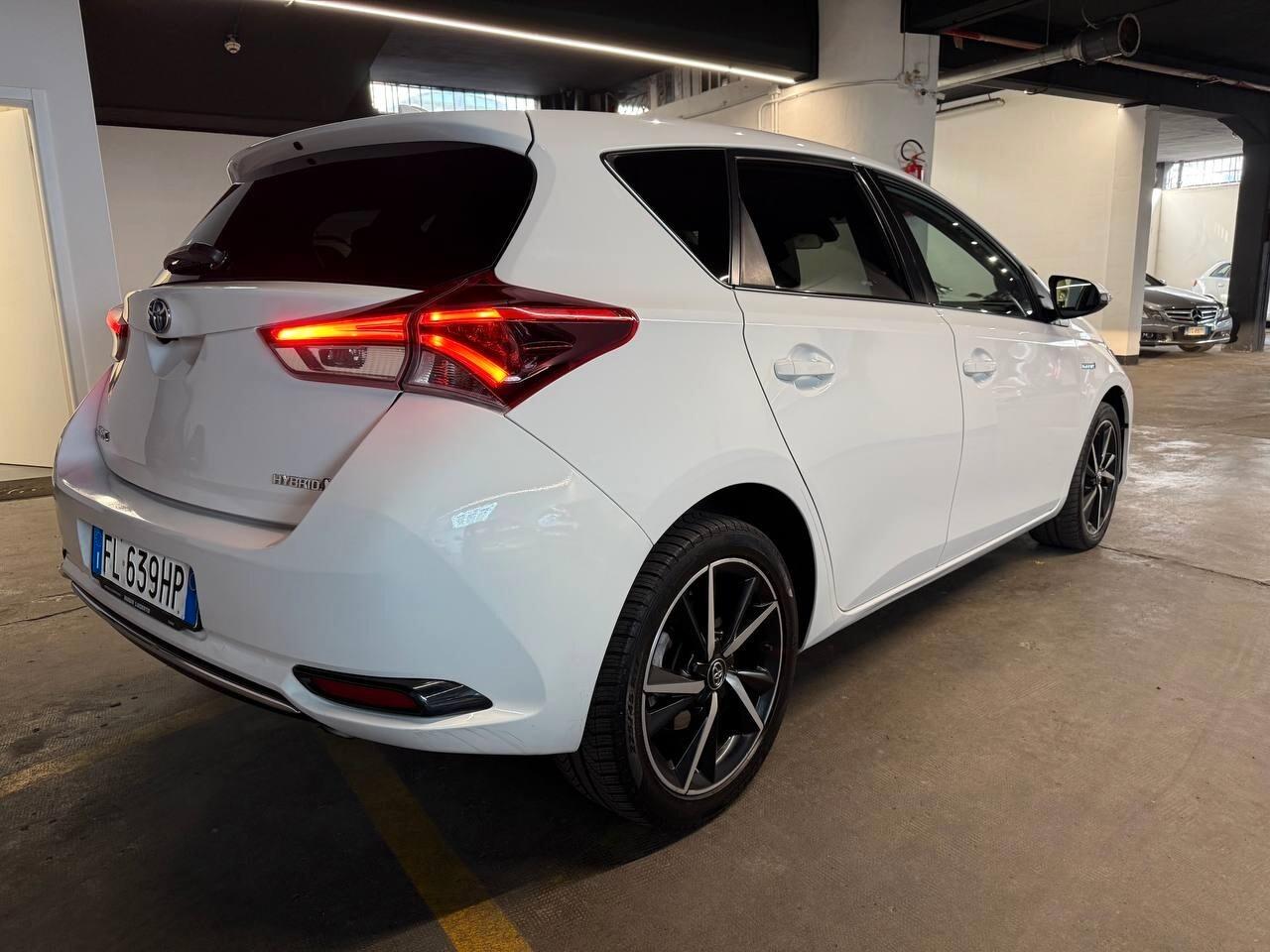Toyota Auris 1.8 Hybrid Lounge