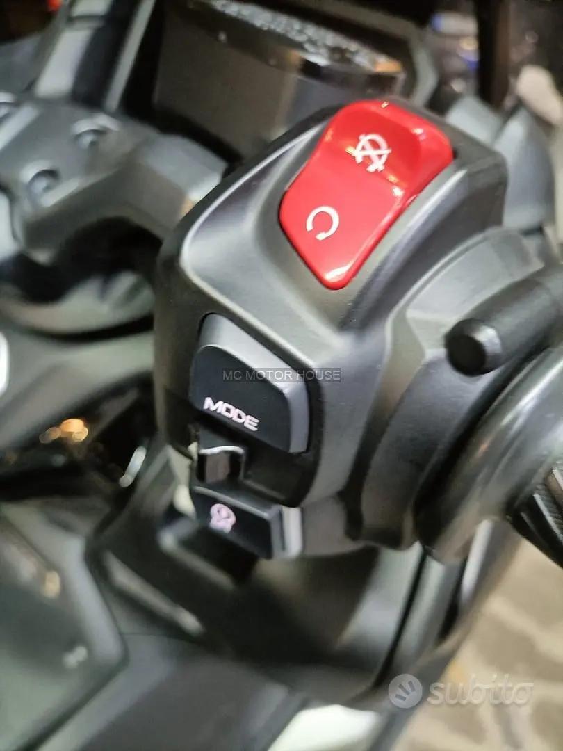 Yamaha tmax 560 techmax+0maggi0 casco+rate+permute