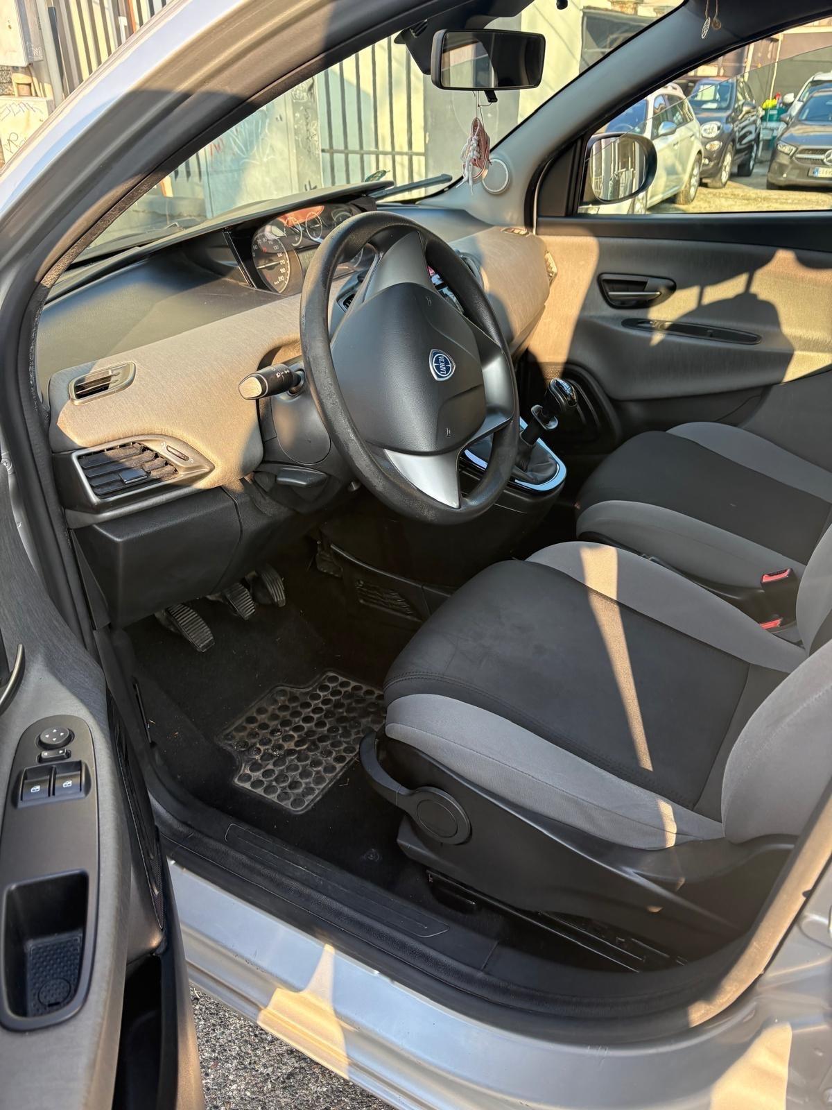 Lancia Ypsilon 0.9 TwinAir 85 CV GAS Ecochic Gold