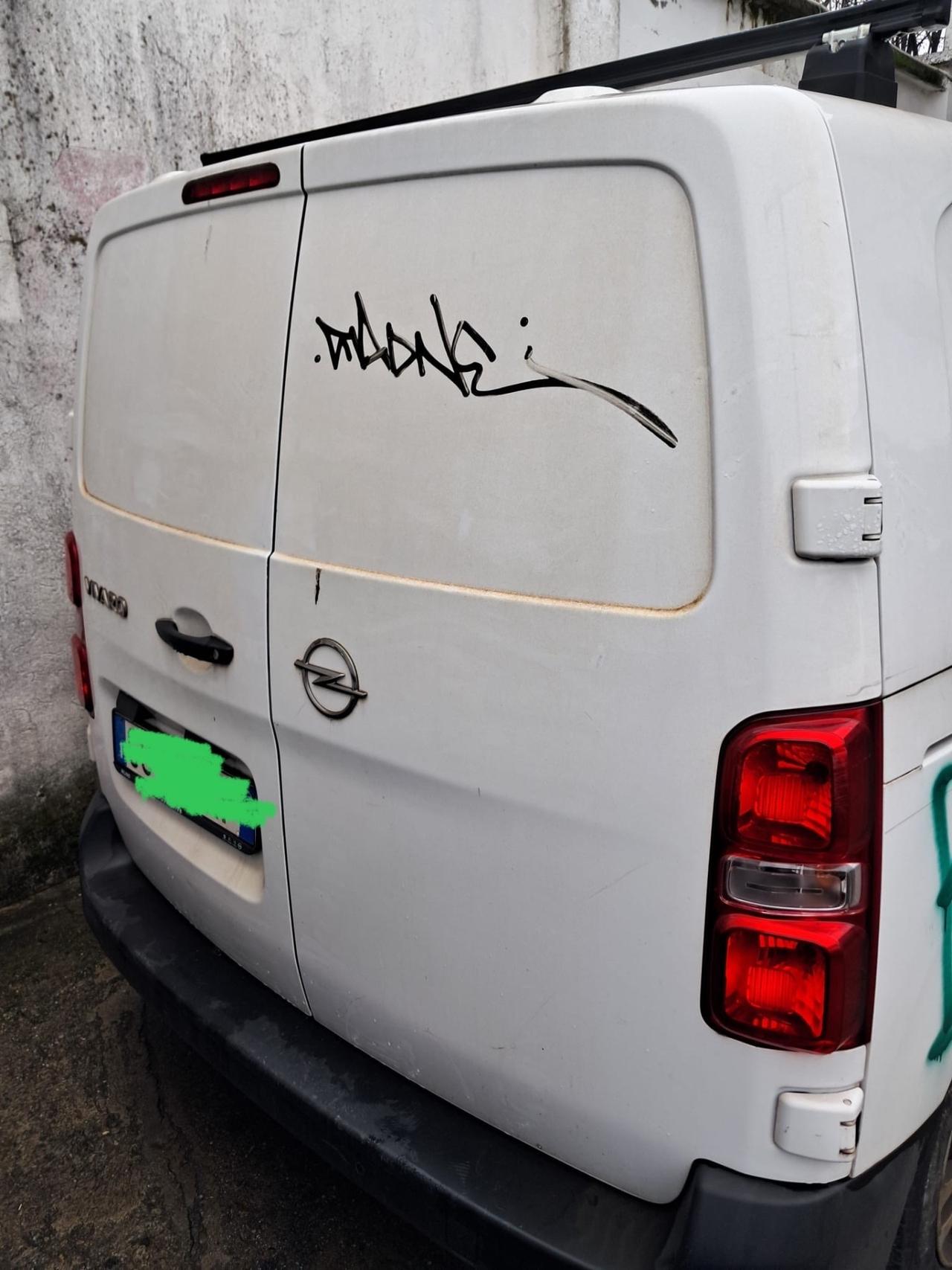 Opel Vivaro 1.5 Diesel 3p Incidentato