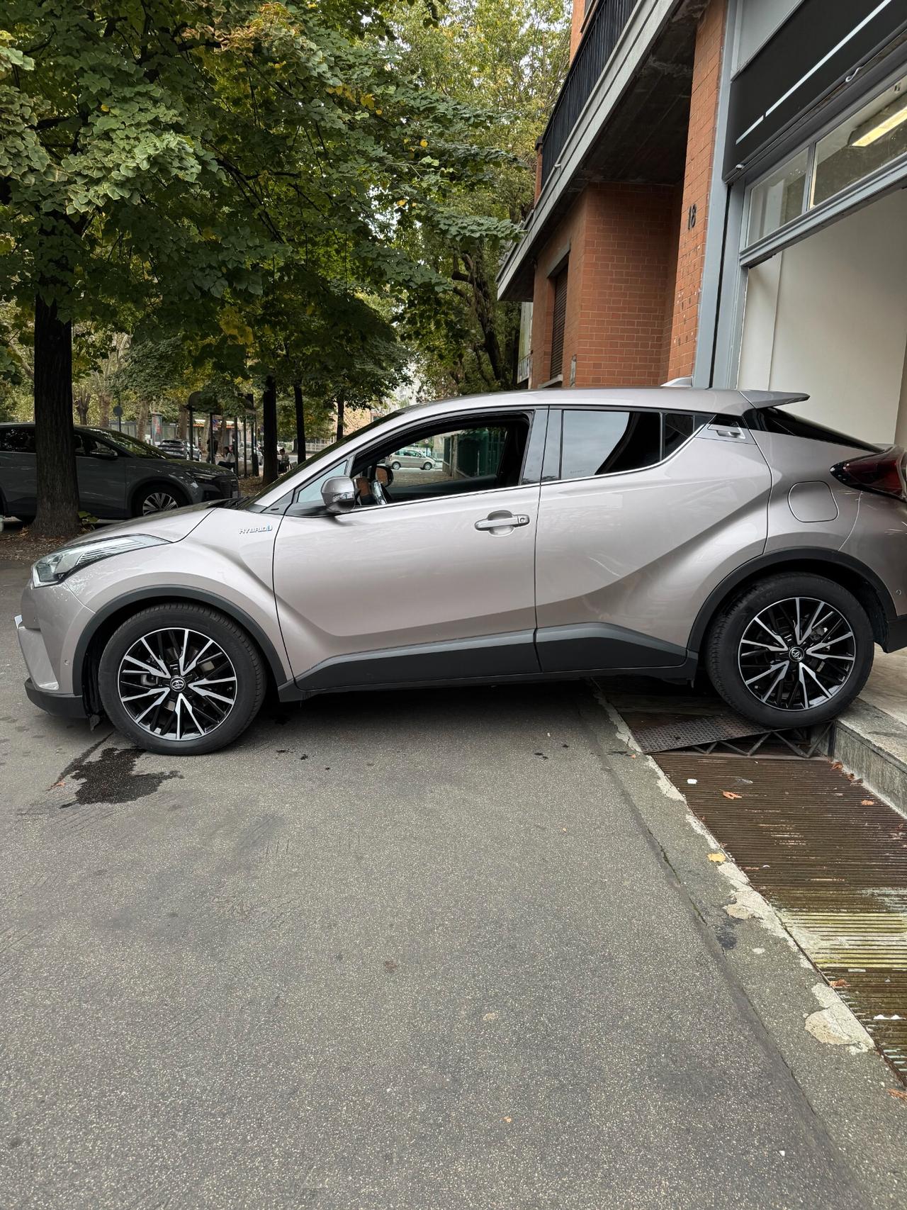 Toyota C-HR 1.8 Hybrid E-CVT Lounge