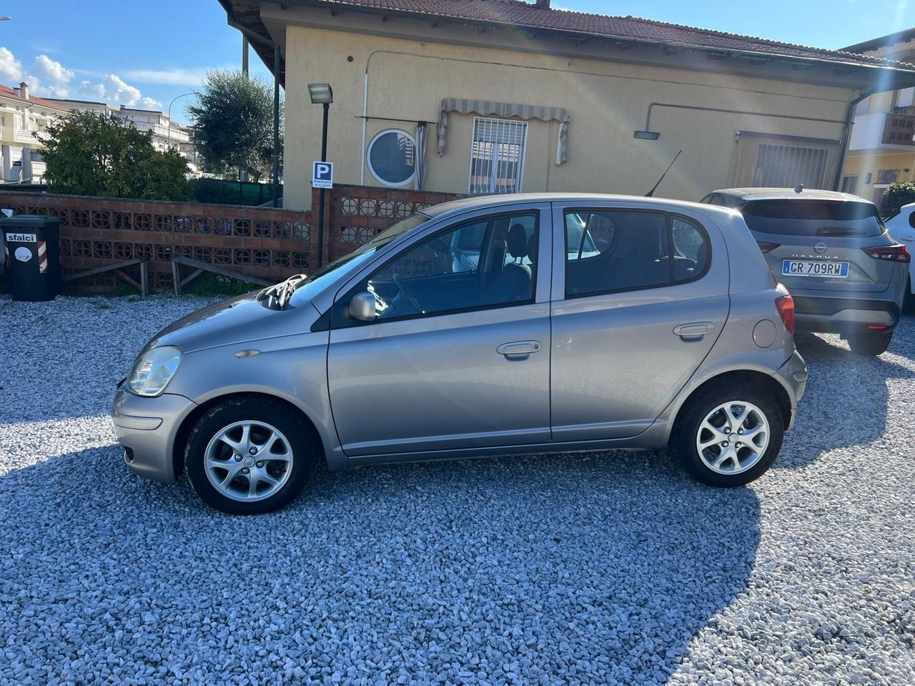 Toyota Yaris 1.3i 16V cat 5 porte Sol