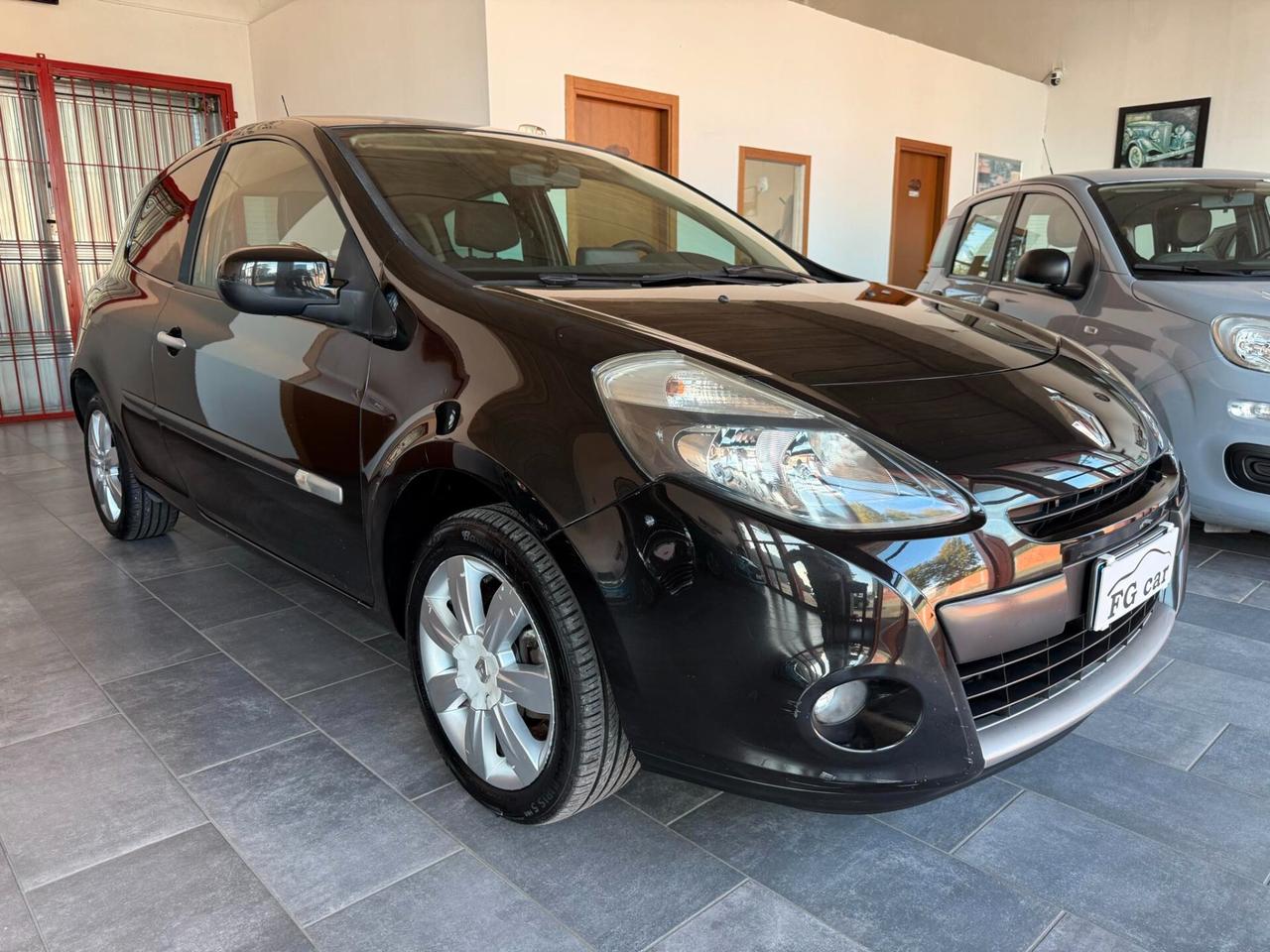 Renault Clio 1.2 16V 3 porte Luxe 100Cv NEOPATENTATI