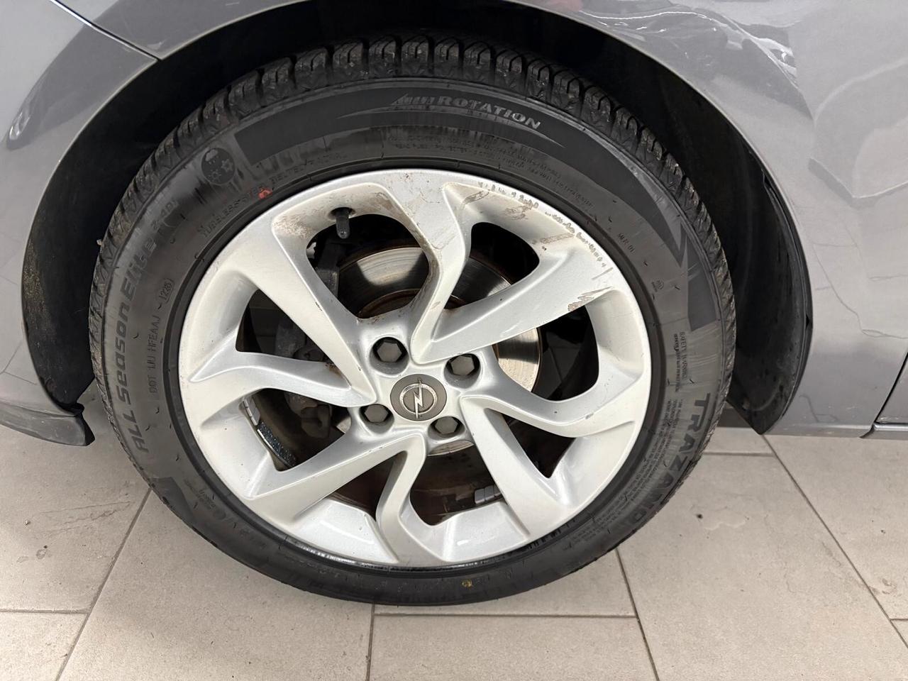 Opel Corsa 1.4 90CV GPL Tech 5 porte b-Color