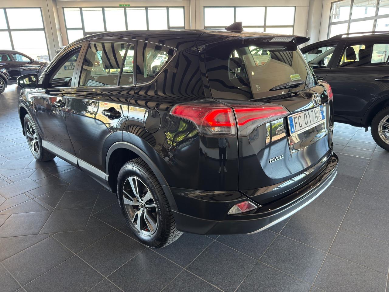 Toyota RAV 4 RAV4 2.0 D-4D 2WD Active my16"