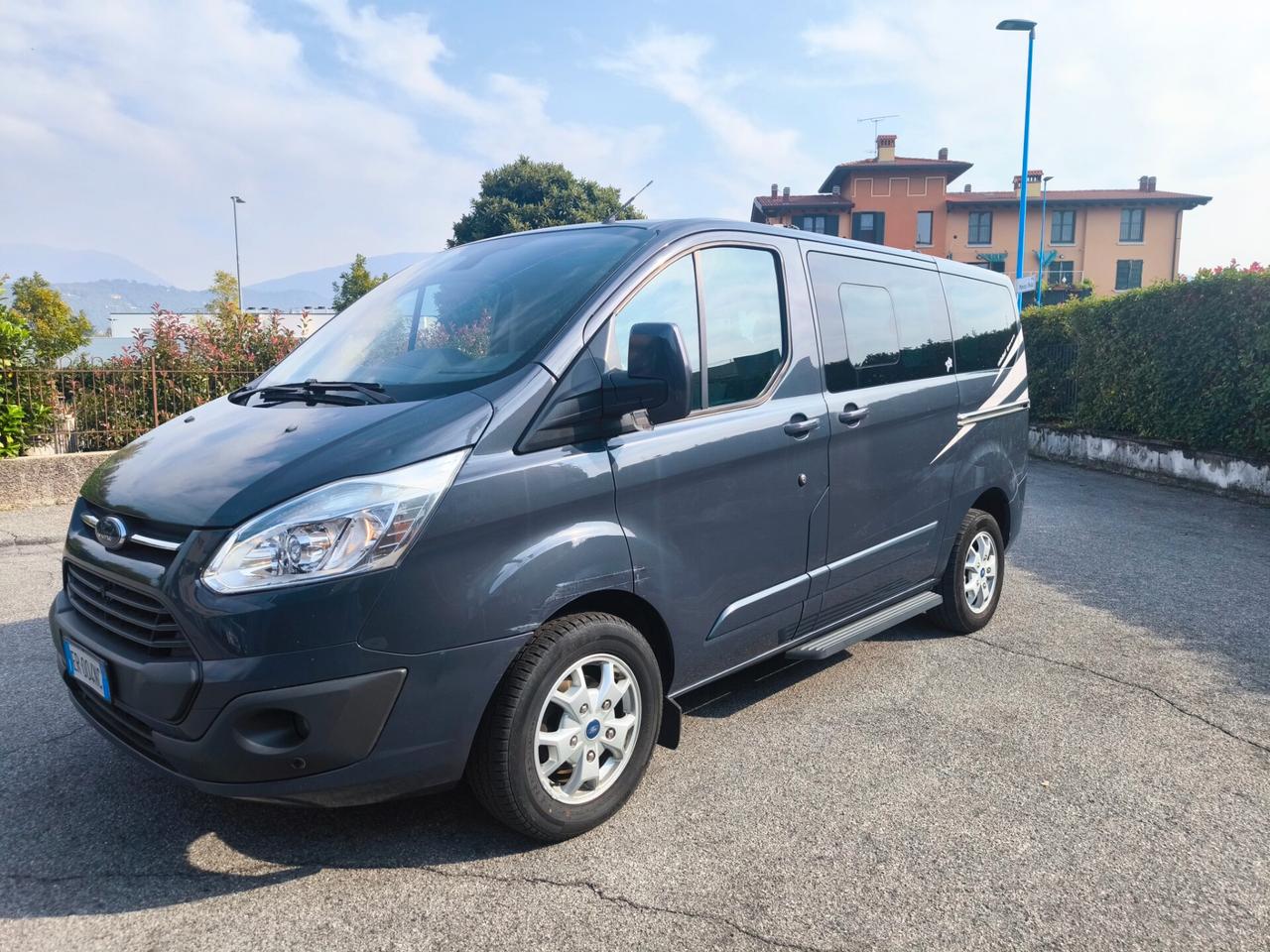 FORD CUSTOM 2,2 TDCI- 8 POSTI- TITANUIM