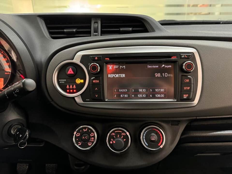 Toyota Yaris 1.0 5 porte anche per Neopatentati