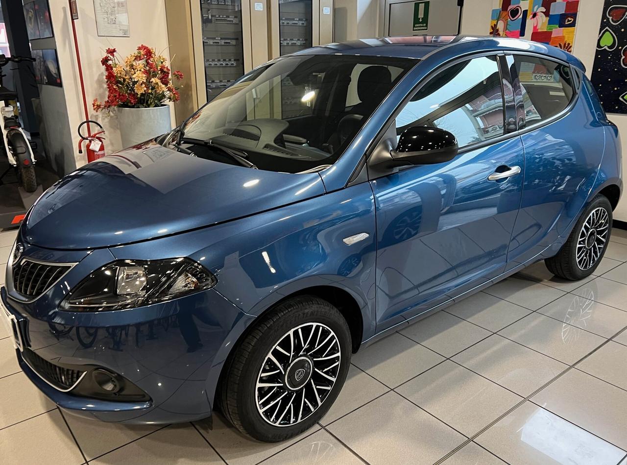 Lancia Ypsilon 1.0 FireFly 5 porte S&S Hybrid Platino