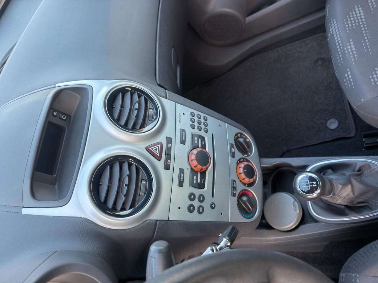 Opel Corsa 1.2 3 porte b-color