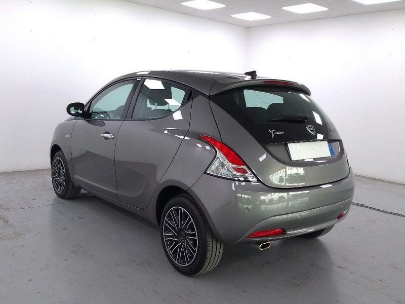 Lancia Ypsilon 1.0 firefly hybrid Gold s&s 70cv