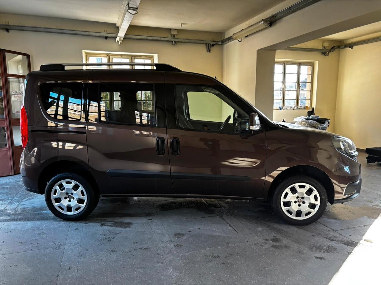 Fiat Doblò 1.4 T-Jet 16V Easy 7 POSTI