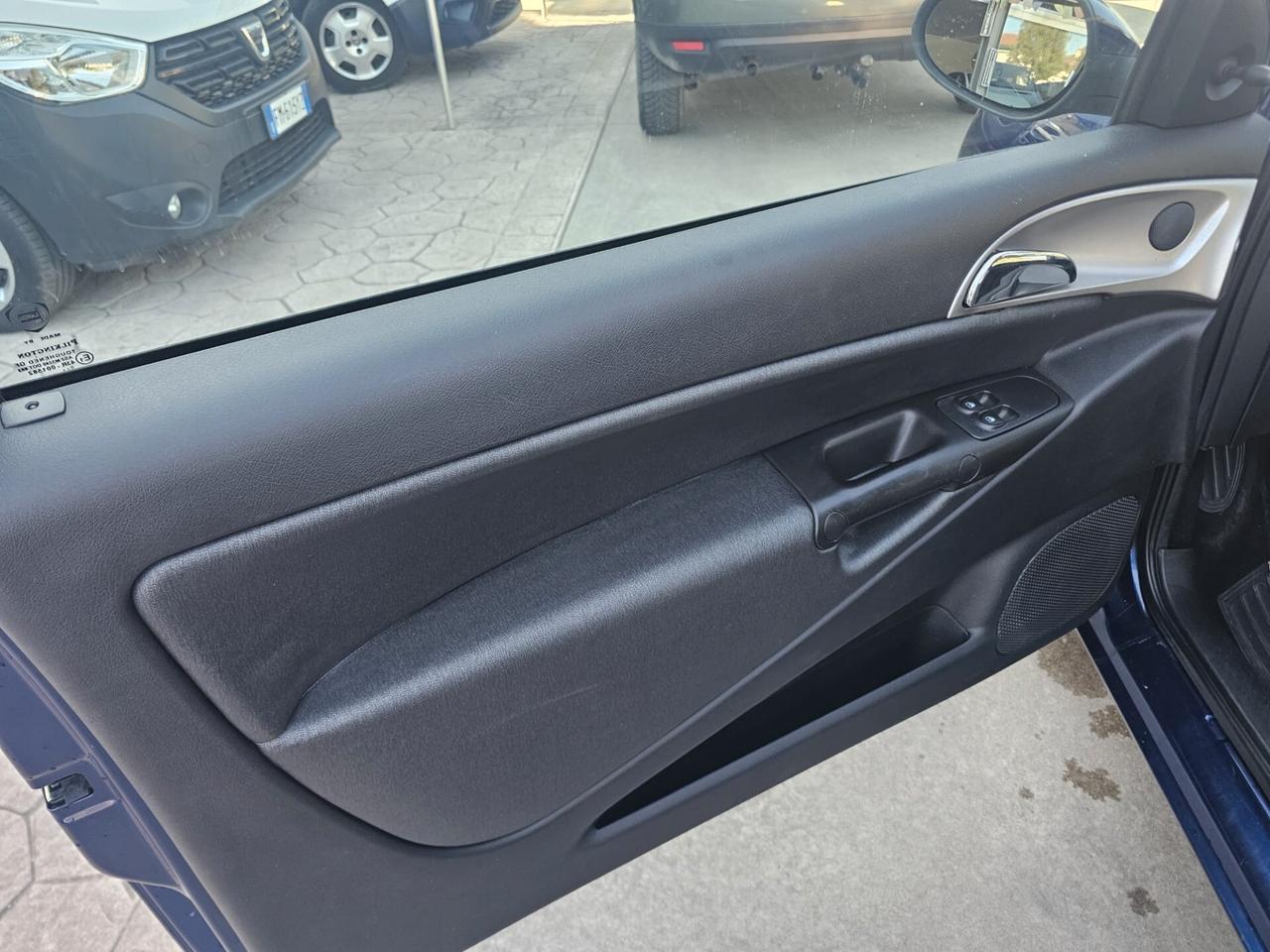 Lancia Ypsilon 1.3 MJT 75 CV