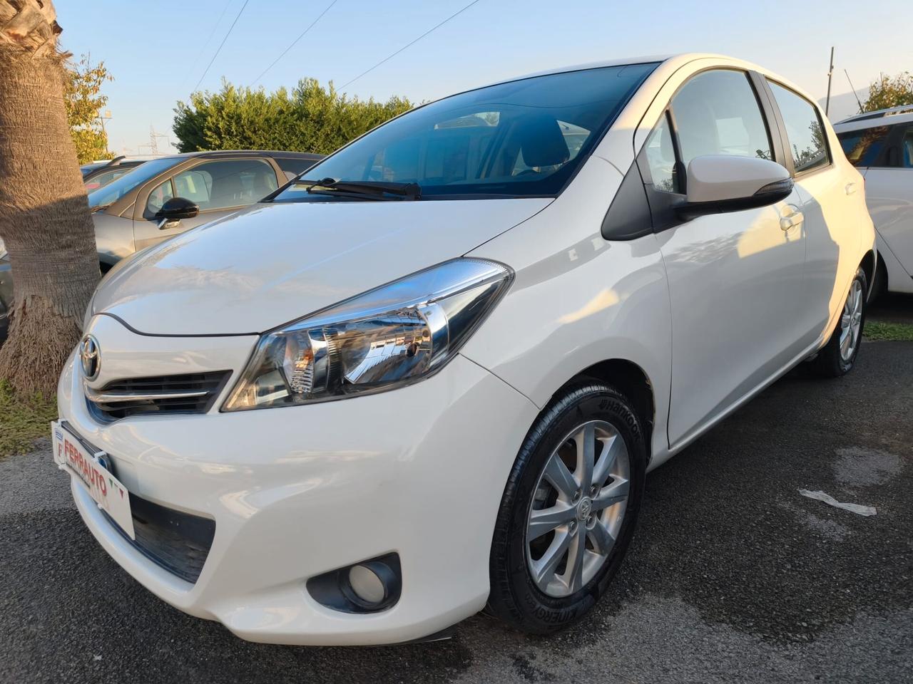 TOYOTA YARIS 1.0 LOUNGE +NAVI