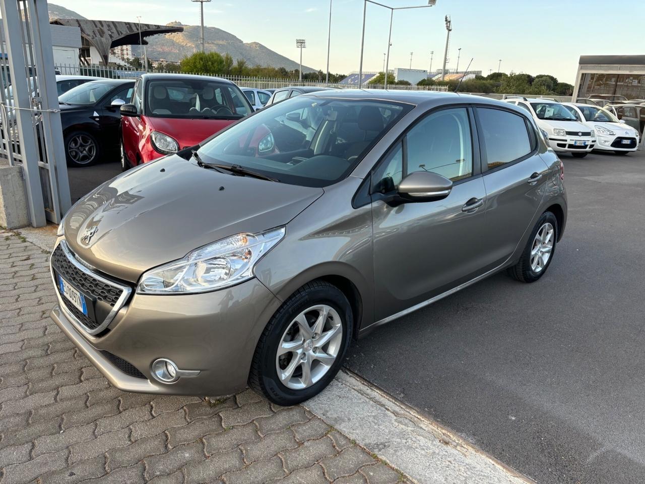 Peugeot 208 1.4 HDi 68 CV 5 porte Allure