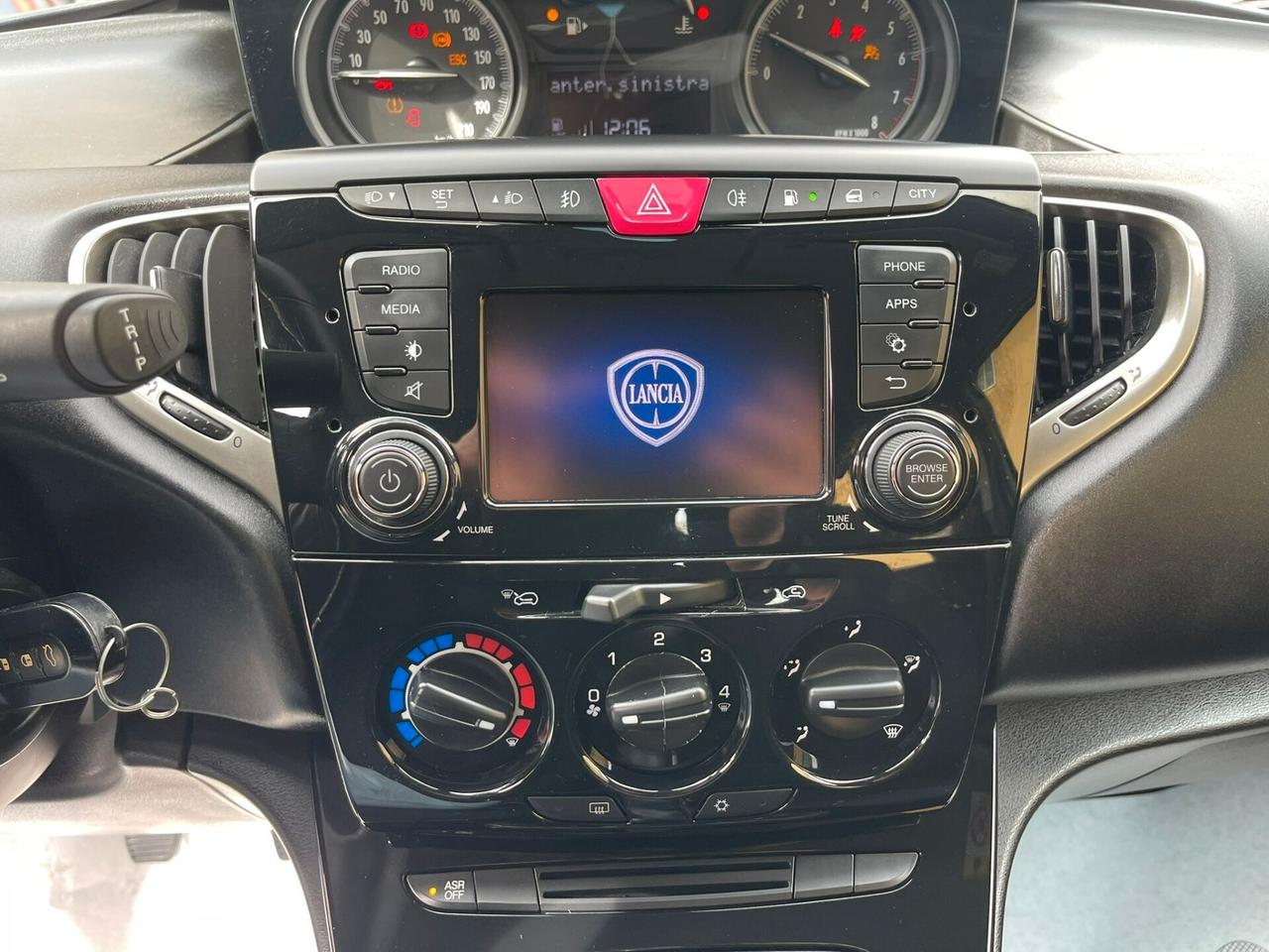 Ypsilon 1.2 69 CV 5 porte GPL Ecochic Gold