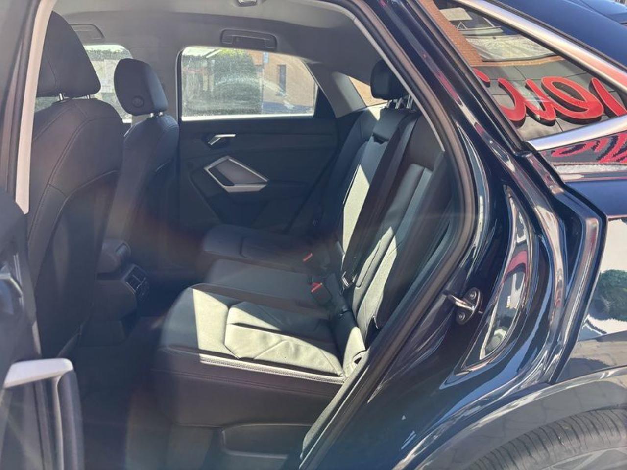 Audi Q3 35 TFSI LED-PELLE-NAVI-18"