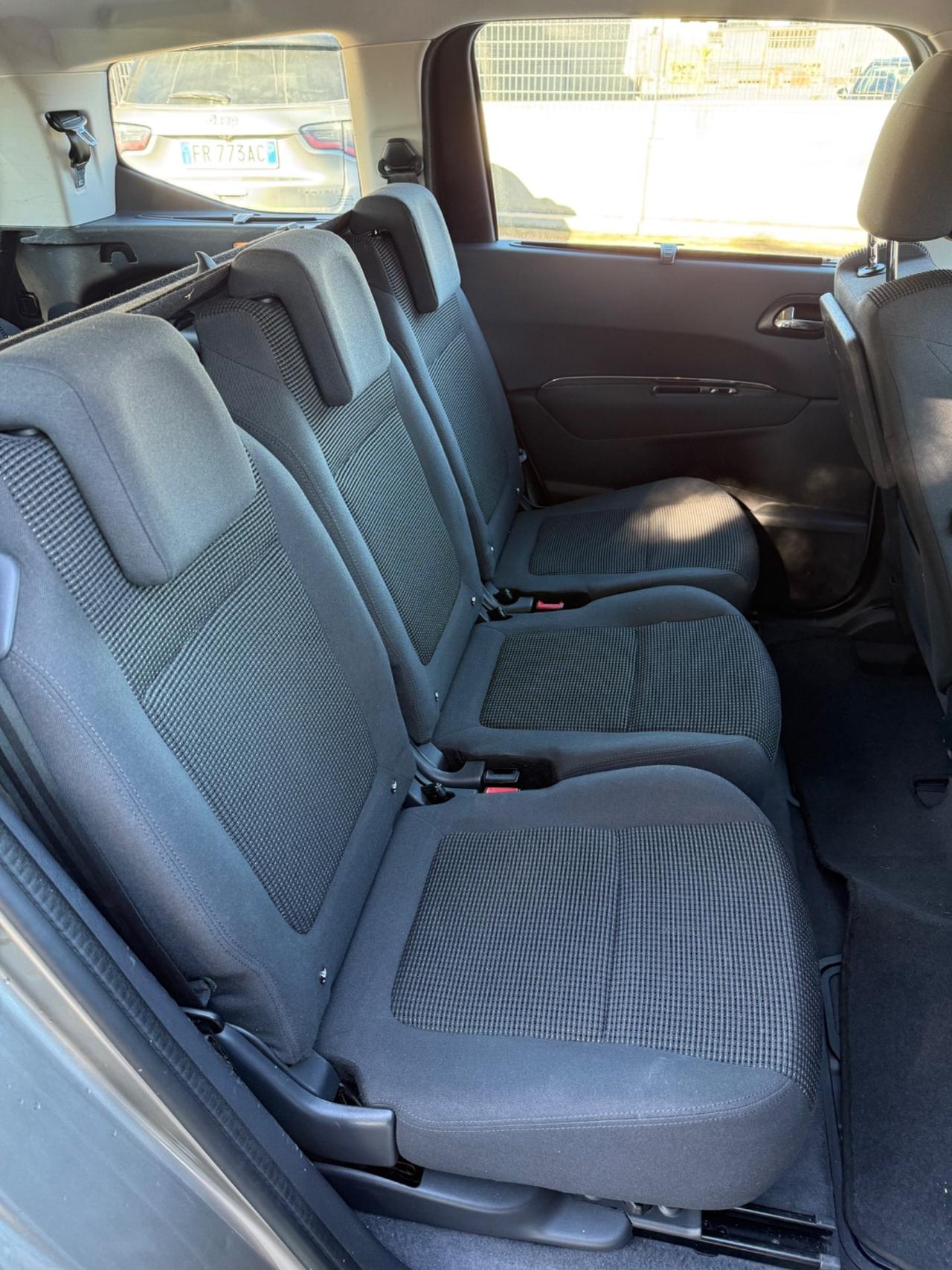 Peugeot 5008 1.6 HDi 115CV Allure