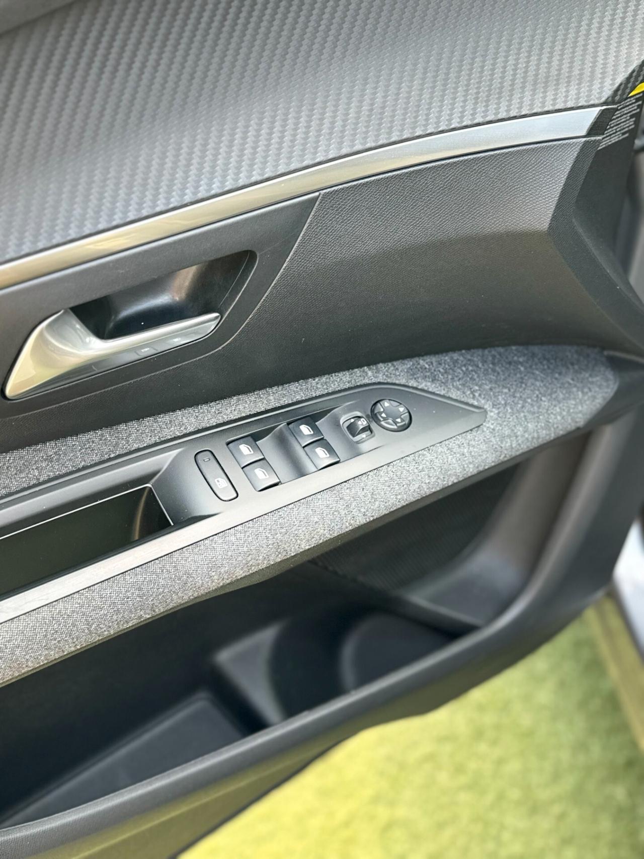 Peugeot 3008 BlueHDi 130 S&S EAT8 Business