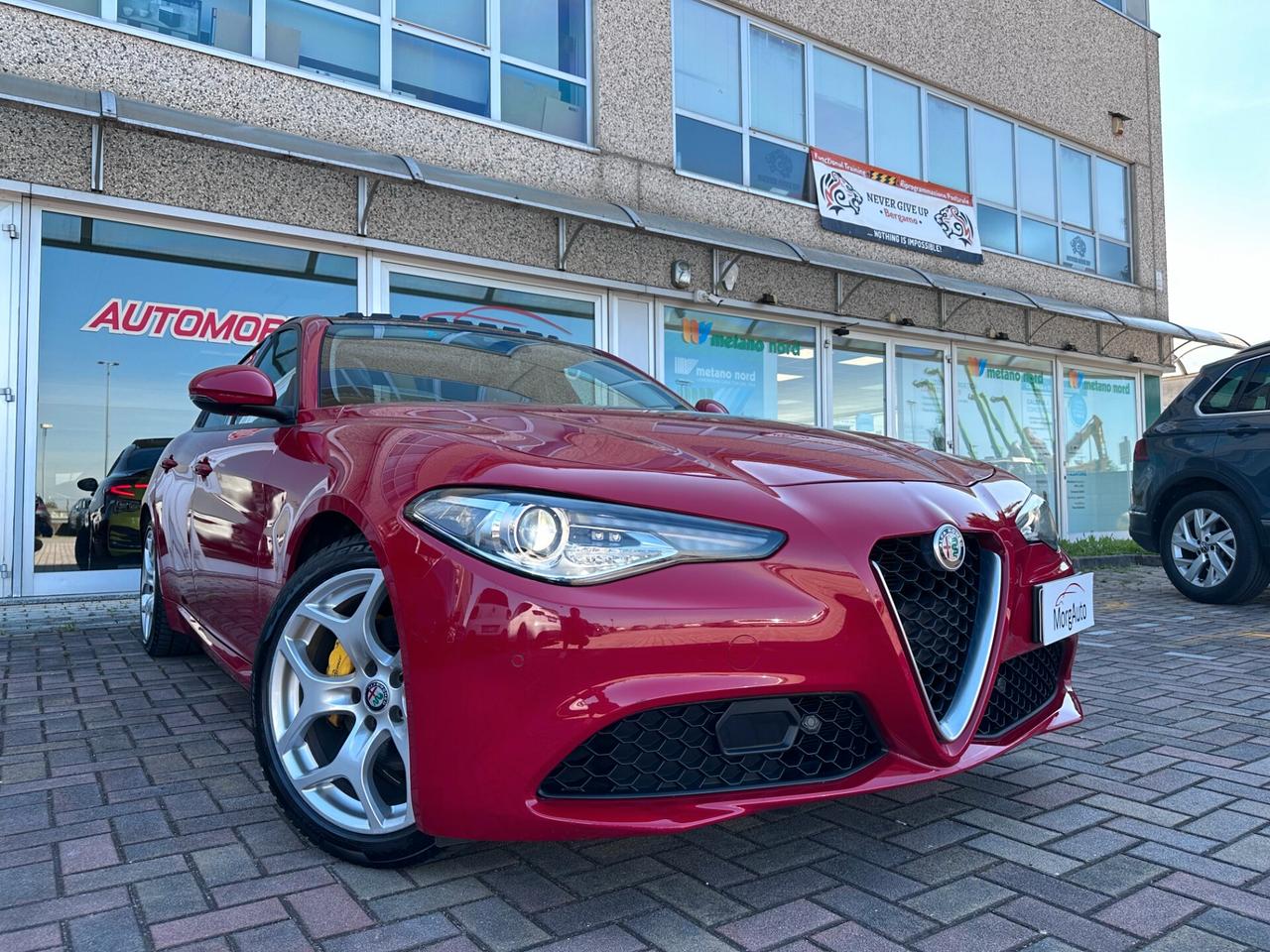 Alfa Giulia 2.2D 160CV AUTOM. EURO6D! DOPPIO TETTO! CARPLAY