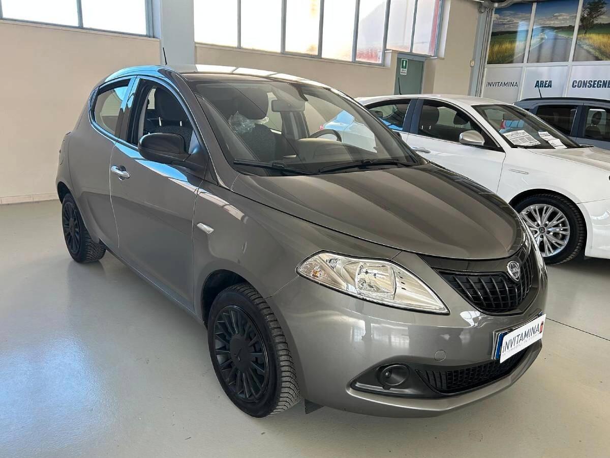 Lancia Ypsilon 1.0 FireFly 5 porte S&S Hybrid Silver
